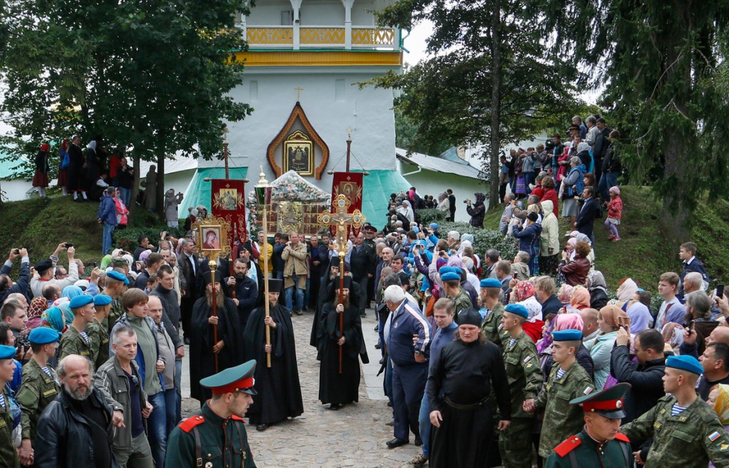 Праздник в монастыре