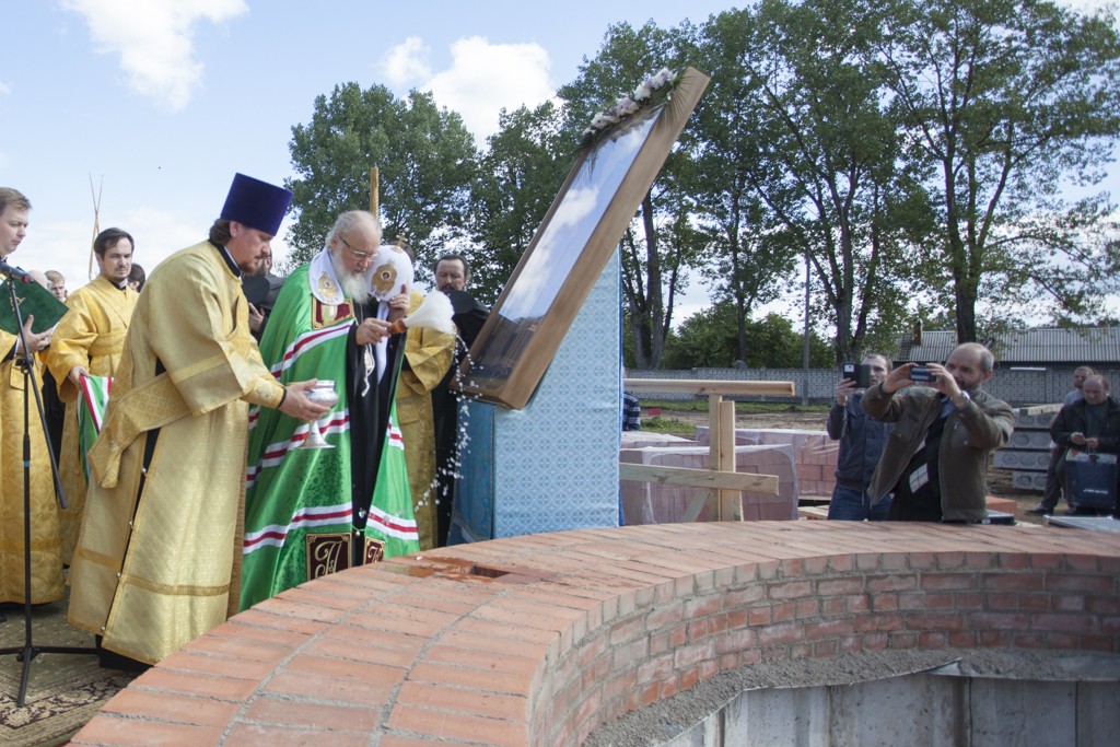 Псково печерский монастырь паломнический центр. Паломнический центр Псково-Печерского монастыря. Паломнический центр Псково-Печерского монастыря детская площадка.