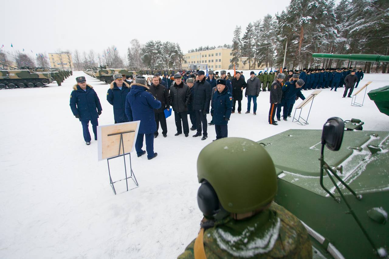 76 военнослужащих