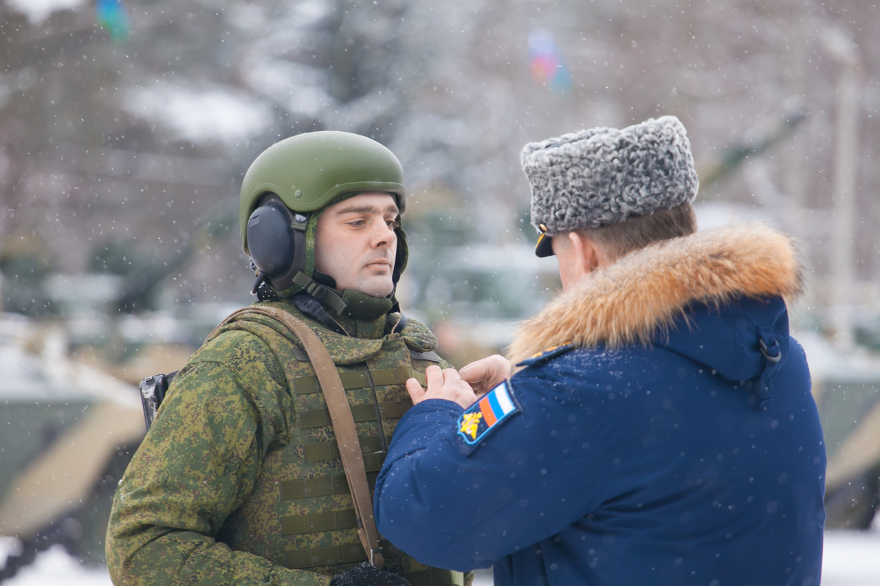 76 военнослужащих