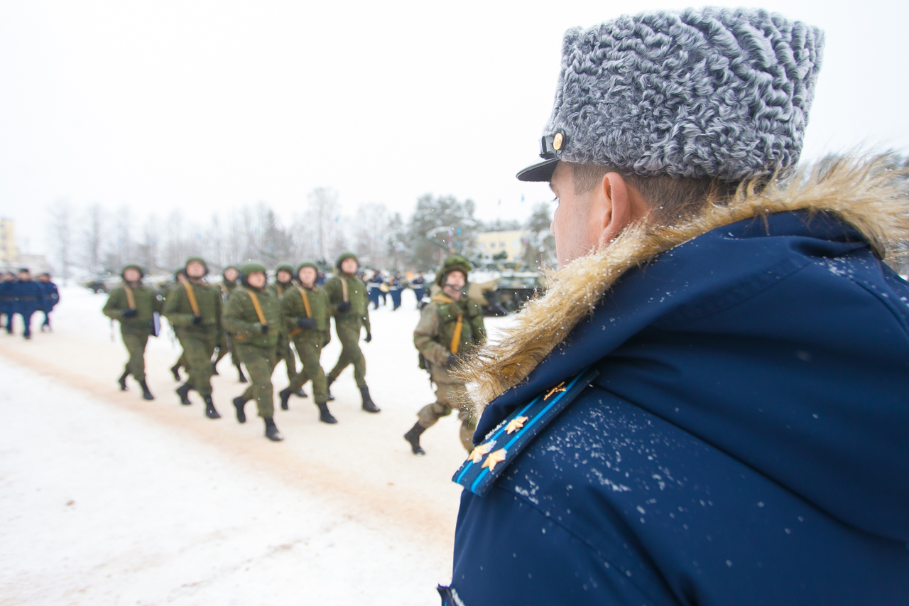 76 военнослужащих