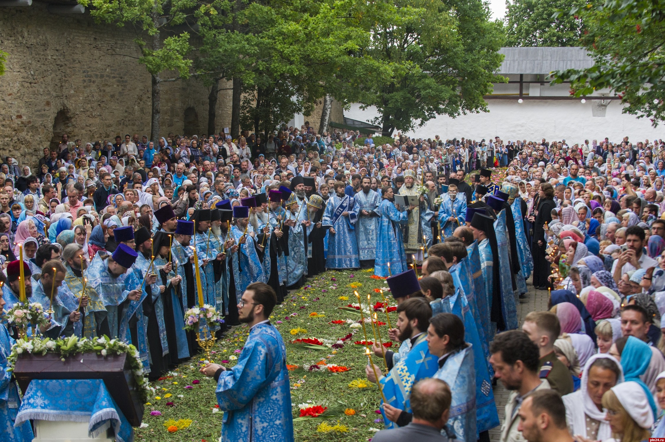 Праздник в монастыре